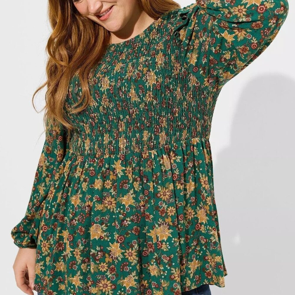 Torrid Green Floral Peplum Crinkle Gauze Smocked Top in Size 2 (18/20)